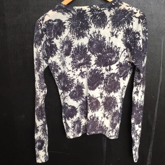 CAMELLIA SWEATER SIZE MEDIUM - Picture 3 of 3